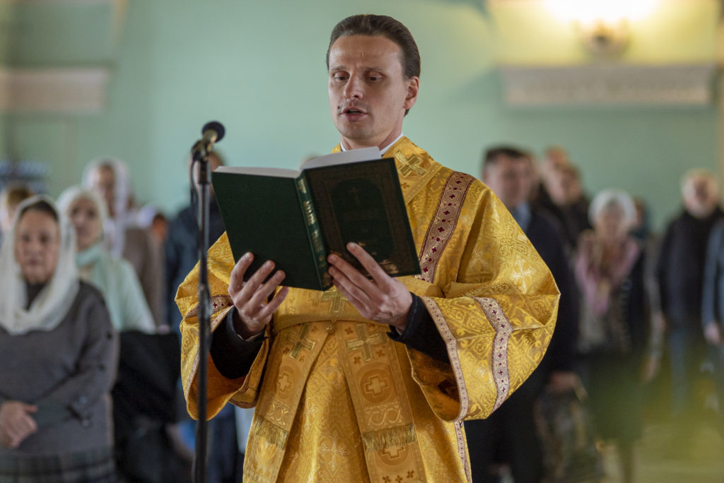 Всенародное пение акафиста святителю Петру в канун престольного праздника